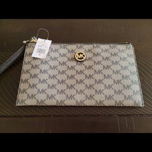 NWT Michael Kors Fulton Large Zip Clutch Black Signature Wristlet Wallet Bag